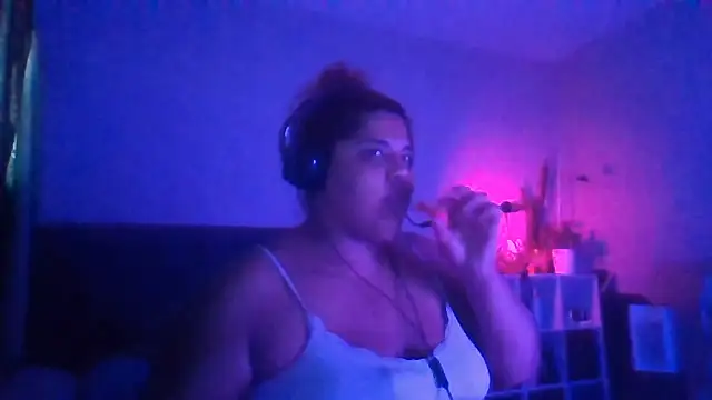 Snapshot of 1n0nlythroat chatting on May 13, 2026, 10:38 pm 1n0nlythroat online show from May 13, 2026, 10:38 pm