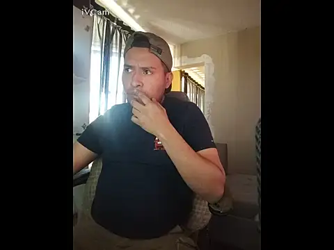 Snapshot of Doggo05 chatting on November 2, 2025, 6:43 pm Doggo05 online show from November 2, 2025, 6:43 pm