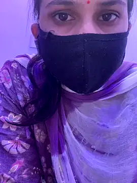 misharani00 online show from September 28, 2025, 9:36 am