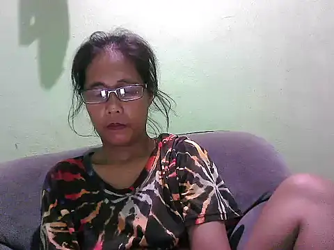 HotLadyPinay32 online show from April 8, 2026, 12:38 pm