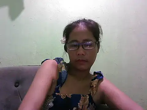 Snapshot of HotLadyPinay32 chatting on May 8, 2026, 7:57 am HotLadyPinay32 online show from May 8, 2026, 7:57 am