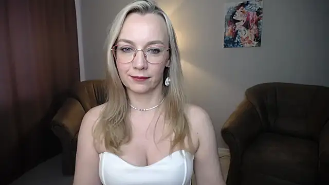Ava Elior online show from June 10, 2026, 11:09 am