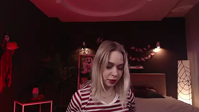 Pooja Hegde online show from October 31, 2025, 1:06 am