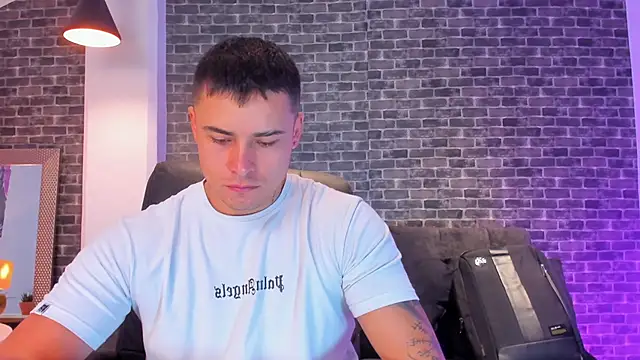 connorsmiith online show from September 29, 2025, 11:59 am