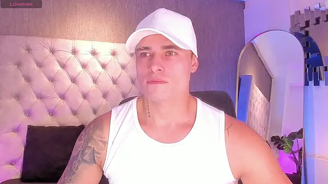 connorsmiith online show from May 9, 2026, 1:22 am