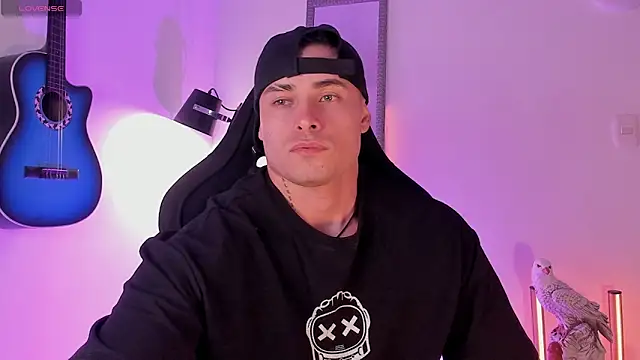 connorsmiith online show from June 6, 2026, 10:47 pm