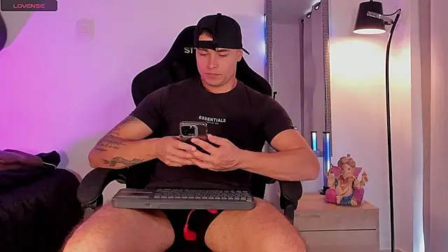 connorsmiith online show from June 13, 2026, 12:36 pm