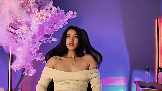 BellaFernandez   online show from November 2, 2025, 1:02 pm