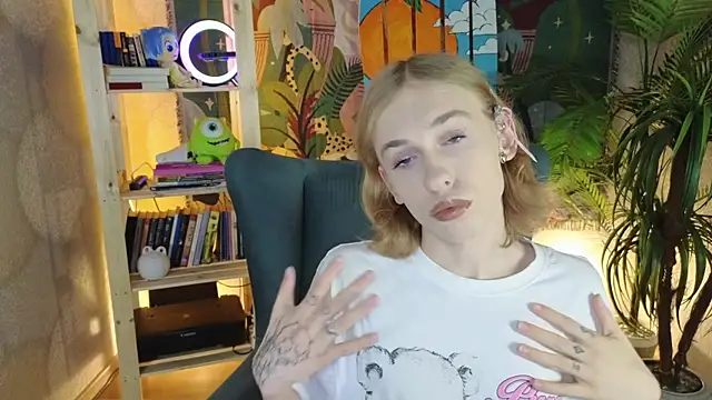 Snapshot of BarbieRichy chatting on September 25, 2025, 12:31 pm BarbieRichy online show from September 25, 2025, 12:31 pm