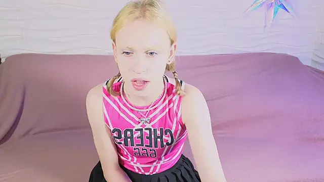 BarbieRichy online show from November 30, 2025, 5:11 am