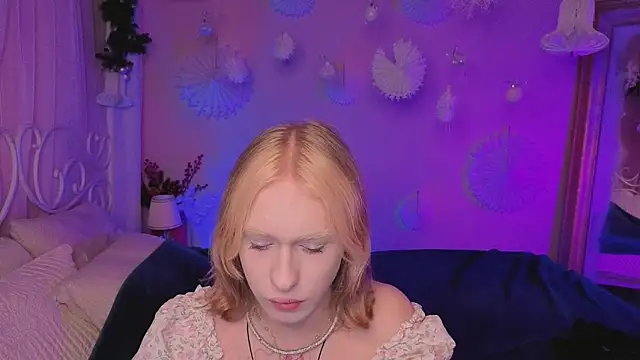 BarbieRichy online show from December 18, 2025, 12:22 pm