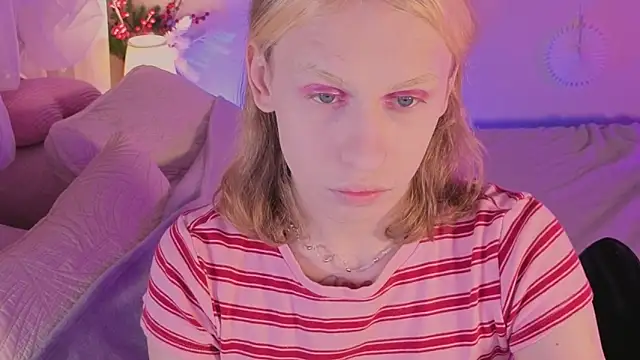 BarbieRichy online show from December 21, 2025, 1:40 pm