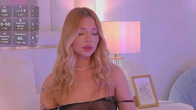 Snapshot of AriellaMelo chatting on October 10, 2025, 6:01 am AriellaMelo online show from October 10, 2025, 6:01 am