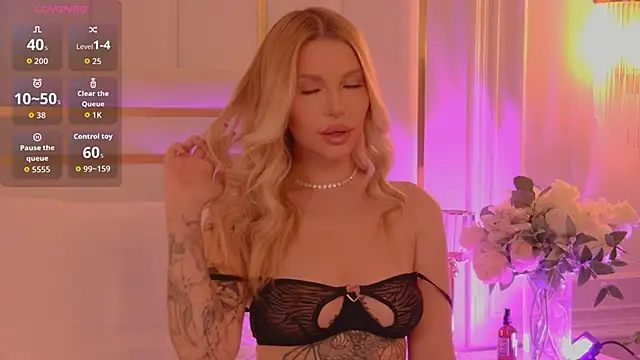 Snapshot of AriellaMelo chatting on October 14, 2025, 6:03 am AriellaMelo online show from October 14, 2025, 6:03 am