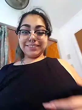 Snapshot of Lovelyrainn chatting on October 6, 2025, 1:41 pm Lovelyrainn online show from October 6, 2025, 1:41 pm