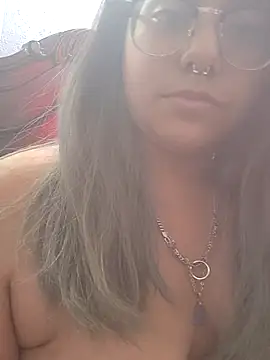 Snapshot of Lovelyrainn chatting on November 10, 2025, 9:47 pm Lovelyrainn online show from November 10, 2025, 9:47 pm