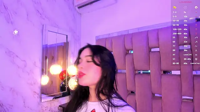 KateLee online show from December 1, 2025, 8:47 pm