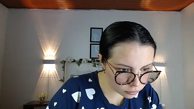 Megan 05  online show from September 22, 2025, 6:54 pm