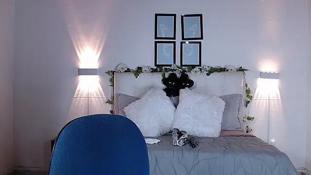 Megan 05  online show from November 23, 2025, 6:19 pm