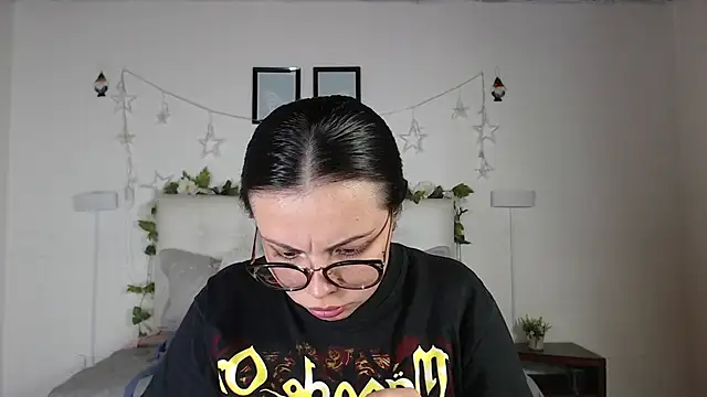 Megan 05  online show from March 4, 2026, 6:58 pm