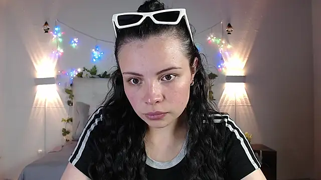 Megan 05  online show from May 5, 2026, 7:11 pm