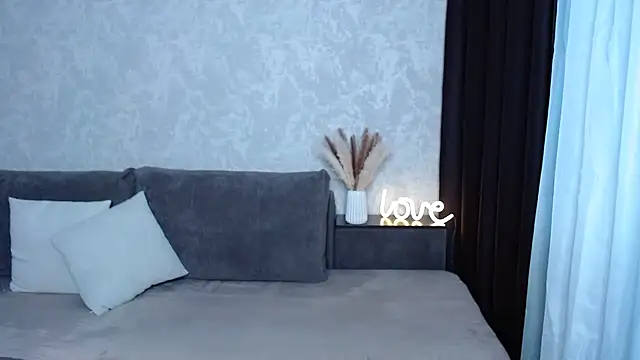 IrisJones online show from September 26, 2025, 10:30 am