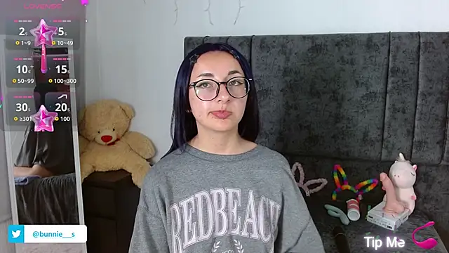 Littlee Bunny  online show from September 24, 2025, 10:40 am