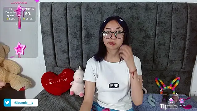 Littlee Bunny  online show from September 30, 2025, 10:31 am