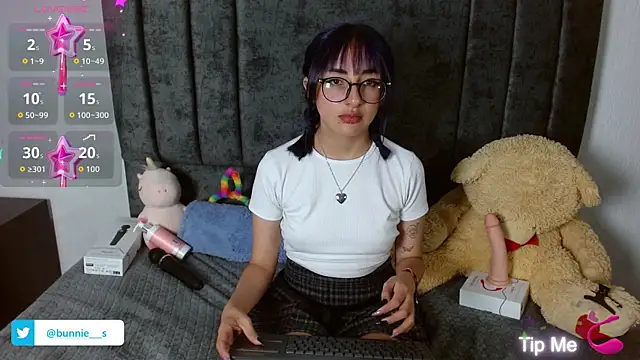 Littlee Bunny  online show from October 7, 2025, 10:56 am