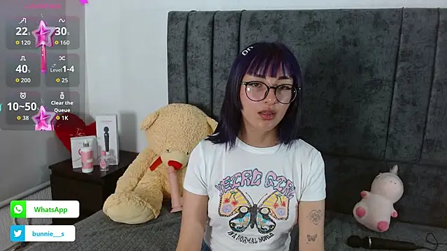 Littlee Bunny  online show from October 27, 2025, 10:41 am