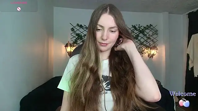 Snapshot of velvet__moon chatting on April 2, 2026, 11:13 pm velvet moon online show from April 2, 2026, 11:13 pm