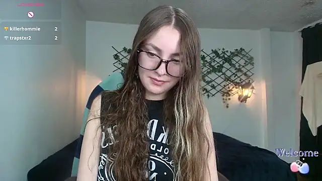 Snapshot of velvet__moon chatting on April 5, 2026, 12:08 am velvet moon online show from April 5, 2026, 12:08 am