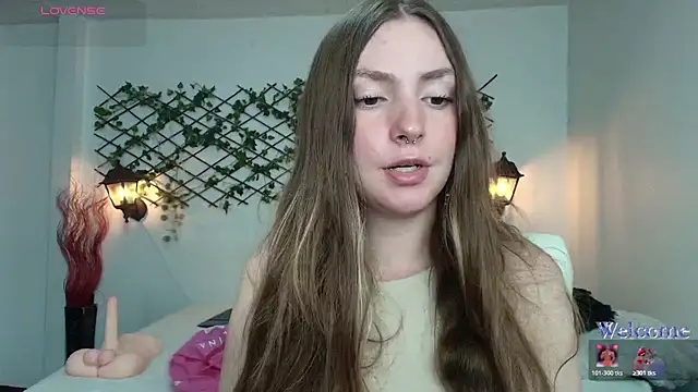 Snapshot of velvet__moon chatting on April 24, 2026, 2:03 am velvet moon online show from April 24, 2026, 2:03 am