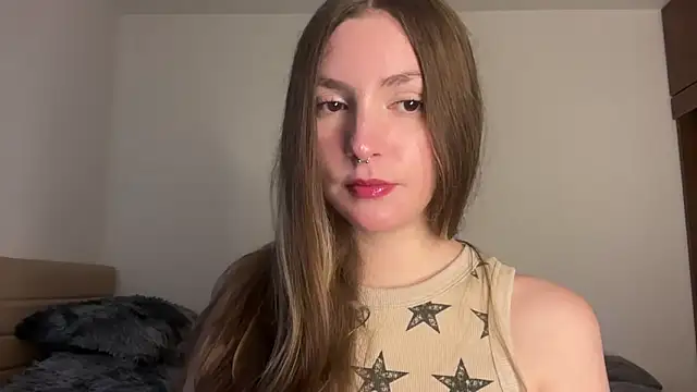 Snapshot of velvet__moon chatting on May 4, 2026, 9:44 pm velvet moon online show from May 4, 2026, 9:44 pm
