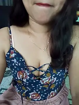 Snapshot of babyangela14 chatting on September 29, 2025, 6:51 am babyangela14 online show from September 29, 2025, 6:51 am