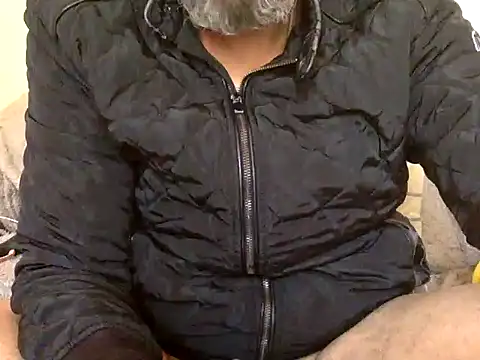 Snapshot of CaiBull chatting on March 3, 2026, 10:32 am CaiBull online show from March 3, 2026, 10:32 am