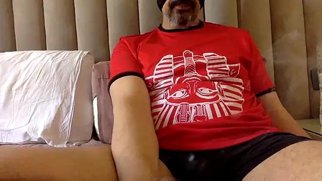 Snapshot of CaiBull chatting on June 13, 2026, 6:44 am CaiBull online show from June 13, 2026, 6:44 am