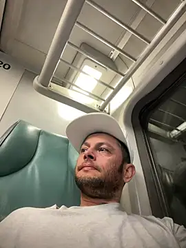 Carlosmauricio123 online show from April 8, 2026, 12:43 am