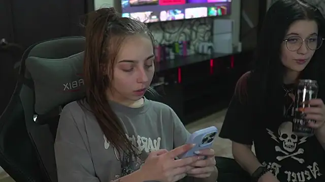 Snapshot of lis_silver chatting on October 14, 2025, 3:35 pm lis silver online show from October 14, 2025, 3:35 pm