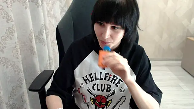 Snapshot of MistyDark chatting on October 22, 2025, 10:04 am MistyDark online show from October 22, 2025, 10:04 am
