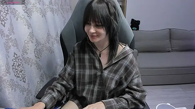 MistyDark online show from May 6, 2026, 12:32 pm