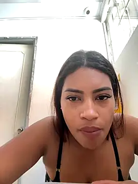 Snapshot of AmberMoss1 chatting on September 13, 2025, 6:29 pm AmberMoss1 online show from September 13, 2025, 6:29 pm