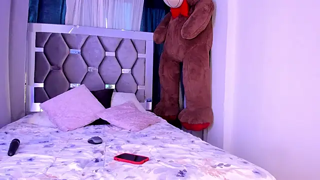AmberMoss1 online show from May 13, 2026, 12:57 pm