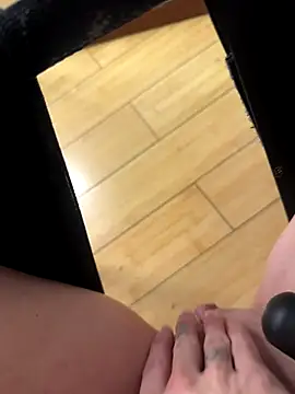 Snapshot of LittleCC1 chatting on November 9, 2025, 5:22 pm LittleCC1 online show from November 9, 2025, 5:22 pm