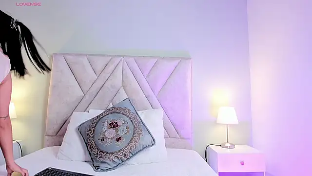 angelica cross  online show from September 19, 2025, 8:31 pm