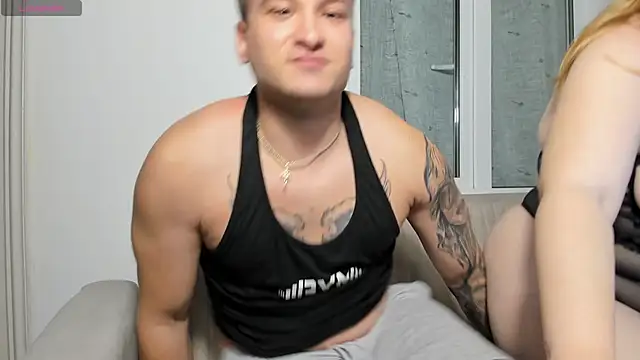 Snapshot of MarcusSophie chatting on October 22, 2025, 3:34 pm MarcusSophie online show from October 22, 2025, 3:34 pm