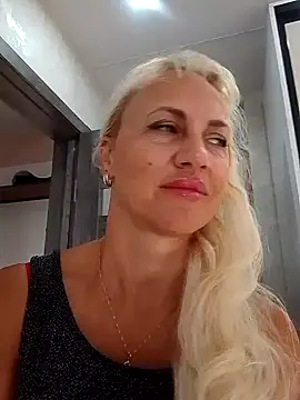 Snapshot of KissMiSveet chatting on September 10, 2025, 2:50 pm KissMiSveet online show from September 10, 2025, 2:50 pm