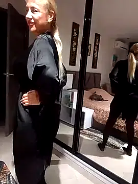 Snapshot of KissMiSveet chatting on September 16, 2025, 3:13 pm KissMiSveet online show from September 16, 2025, 3:13 pm