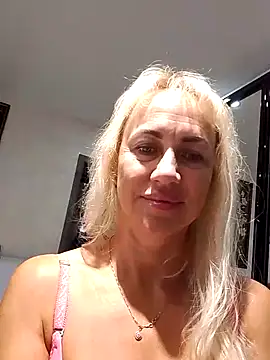 Snapshot of KissMiSveet chatting on September 23, 2025, 5:10 am KissMiSveet online show from September 23, 2025, 5:10 am