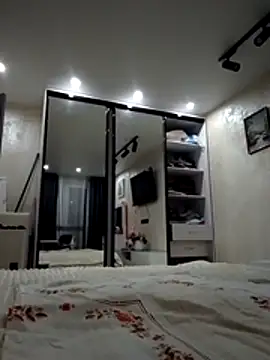 KissMiSveet online show from December 17, 2025, 4:57 pm